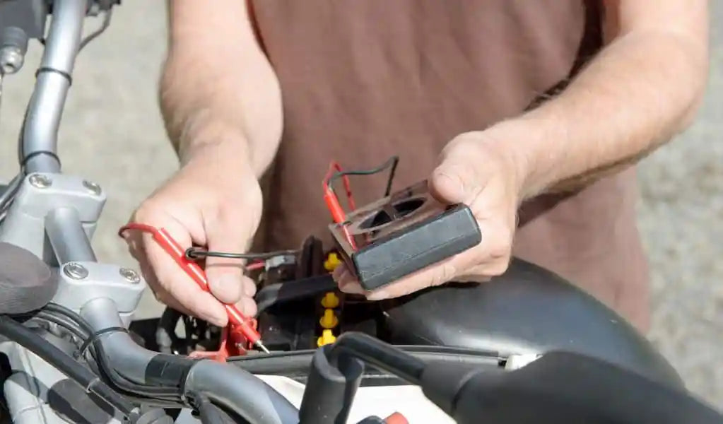 conectar una batería de moto electrica