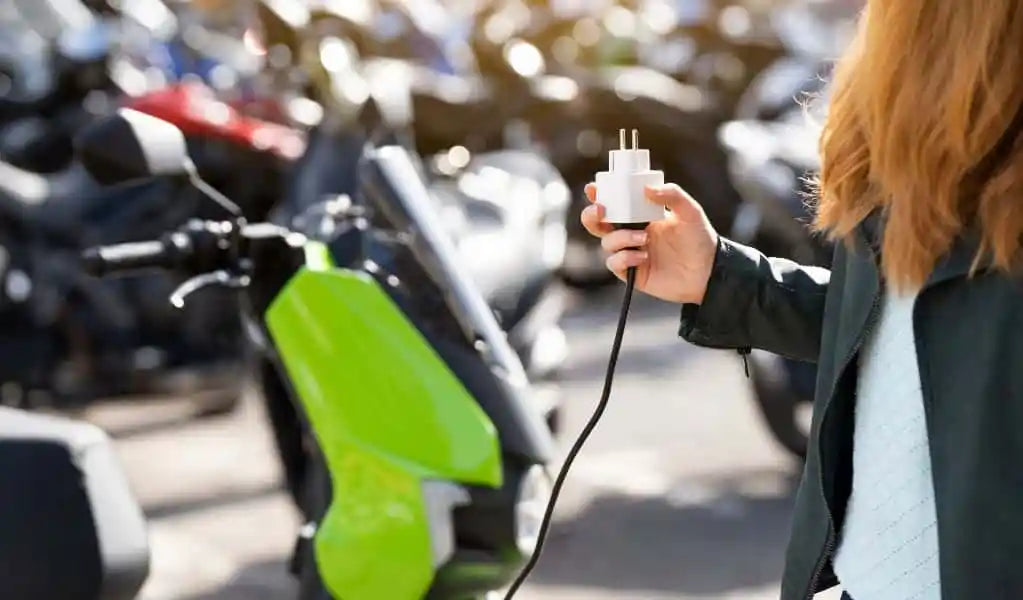 ¿Cómo elegir y maximizar el rendimiento de la batería de tu moto eléctrica?