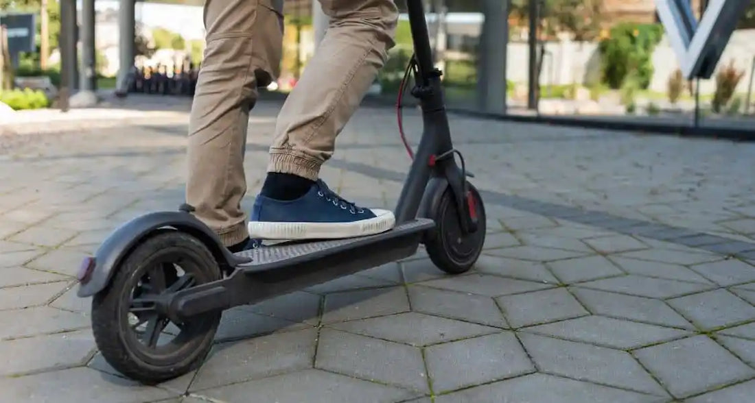 Circular con patinete eléctrico. Normativa y recomendaciones sobre cómo se debe hacer