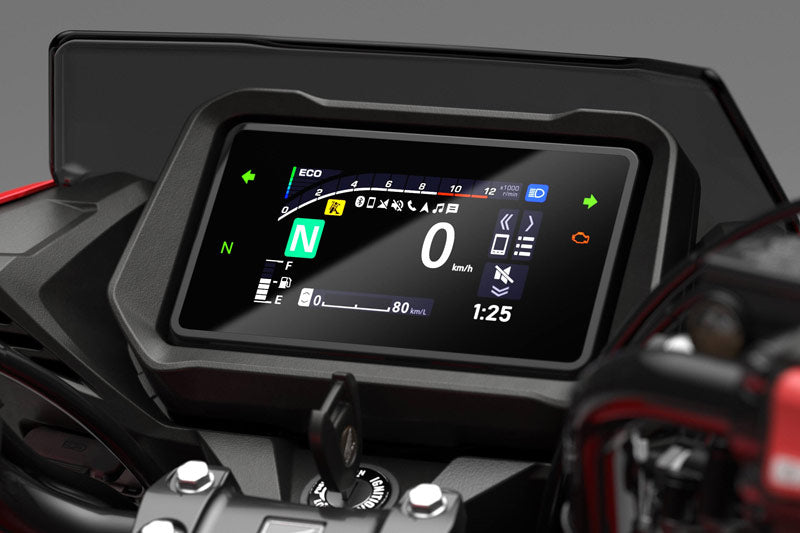 Honda CB125F detalle cuadro de instrumentos TFT
