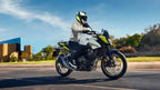 Honda CB500 Hornet rodando en carretera