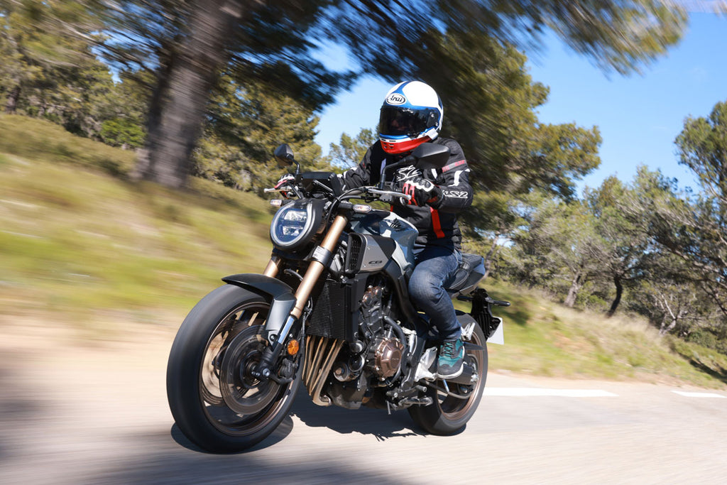 Honda CB650R en curva