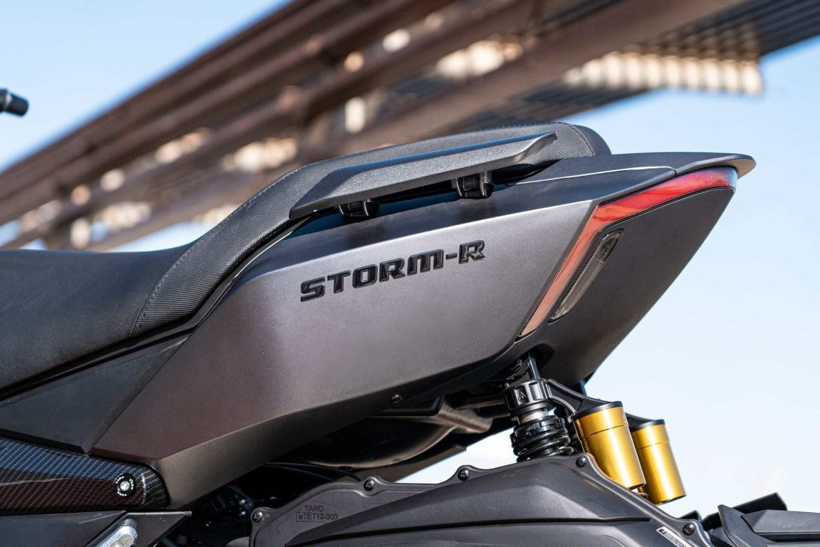 Wottan STORM-R 300 perfil trasero maxi scooter